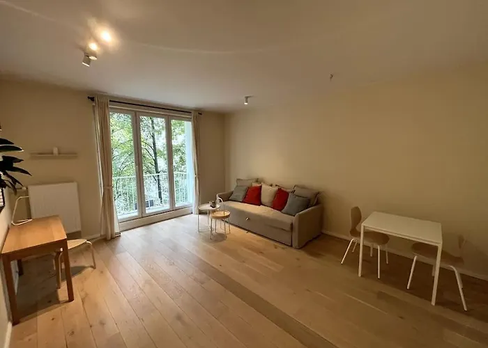 Cozy Flat In Saska Kepa Διαμέρισμα *